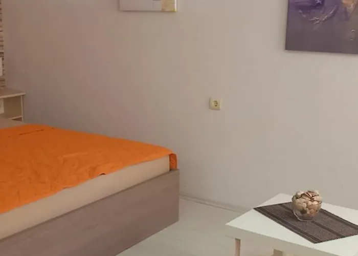 Julia's Place Апартаменти